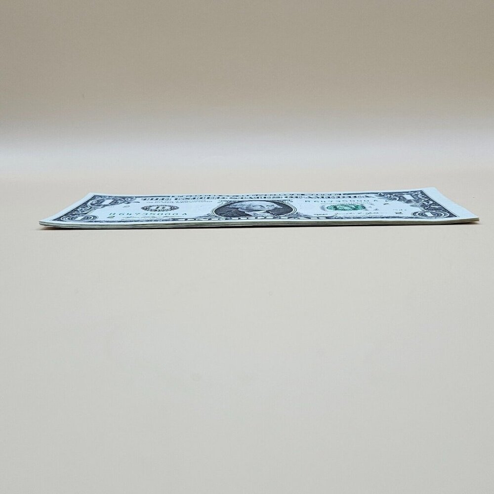 8 One Dollar Bills Uncirculated Sequential (W/ SLEEVES) - Series 2021 (B198) - Picture 3 of 3